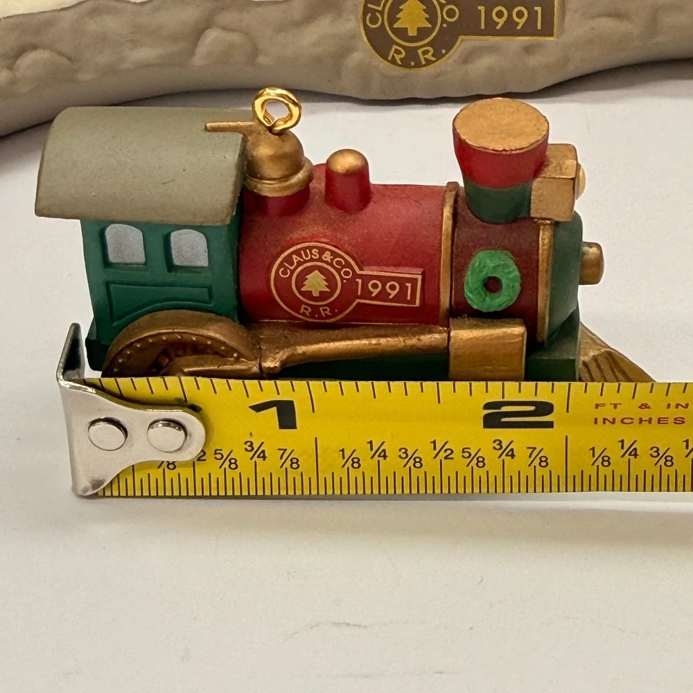 1991 Hallmark Keepsake Claus & Co RR Train Ornament Set 1-4 with Display Base